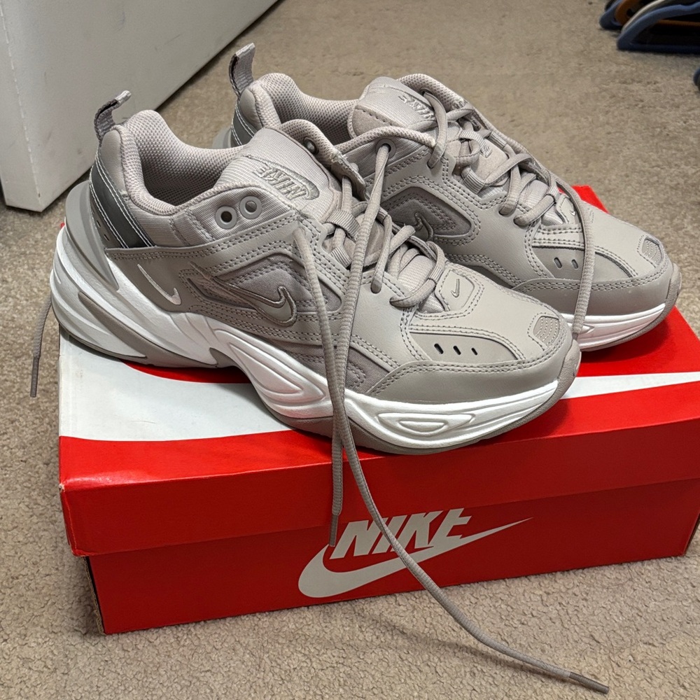 Nike Chunky Trainer Sneakers in moon particle